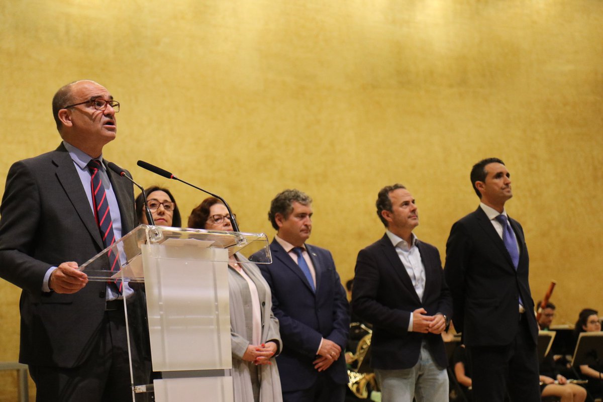 rectorUA's tweet photo. Cada dia más orgulloso de la #OFUA, hoy bajo la batuta de @TobiasGossmann interpretando a #Shubert y a #Grieg en el Concierto de Primavera #Veusolidaria a beneficio de @ph_alicante wn el @ADDAalicante https://t.co/VHvsKlgHSe
