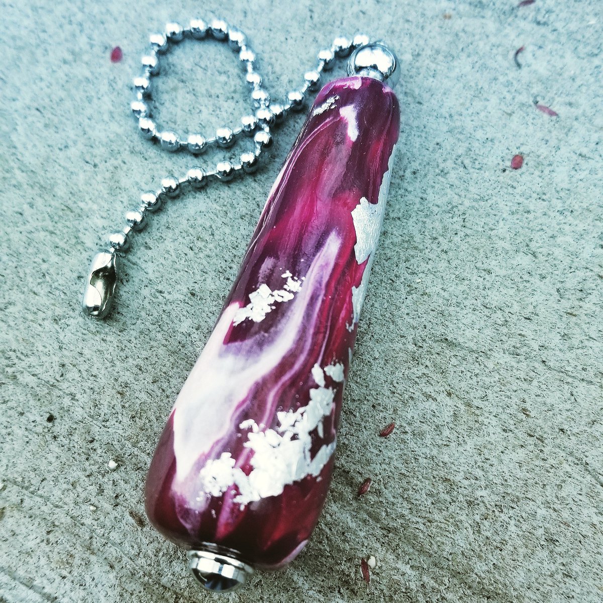 StarlytePhoenix's tweet photo. One of the new light pulls for the craft fair season. #handmadebyme #etsyseller #handcrafted #uniquegifts #homedecor #ceilingfan #lightpull #polymerclay #Silver #homeaccent #SmallBusiness https://t.co/RSNgpN2Qp4