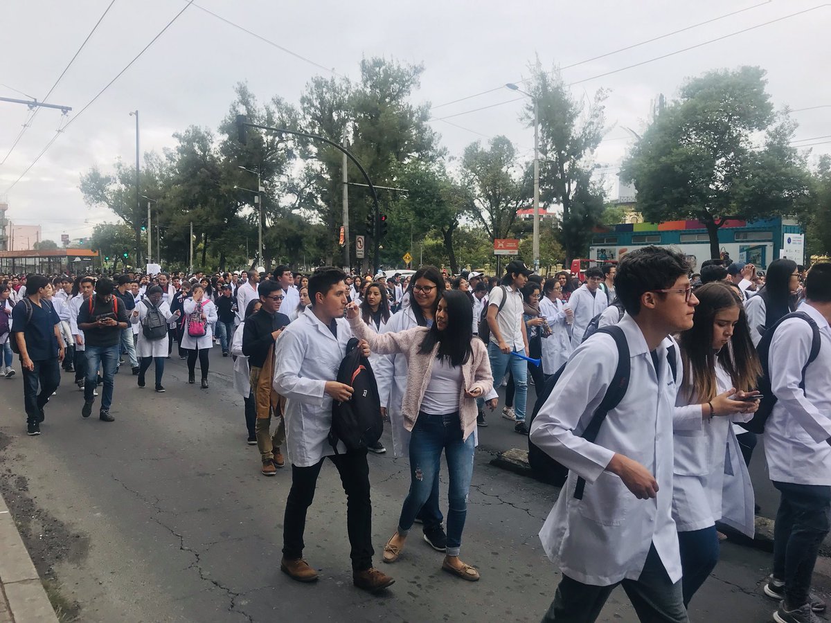 FCMedicas_UCE's tweet photo. #UCE presente en marcha por un #EstipendioJusto para los internos de #medicina #enfermeria #obstetricia #labclinico #nutricion https://t.co/swLMMcKW31