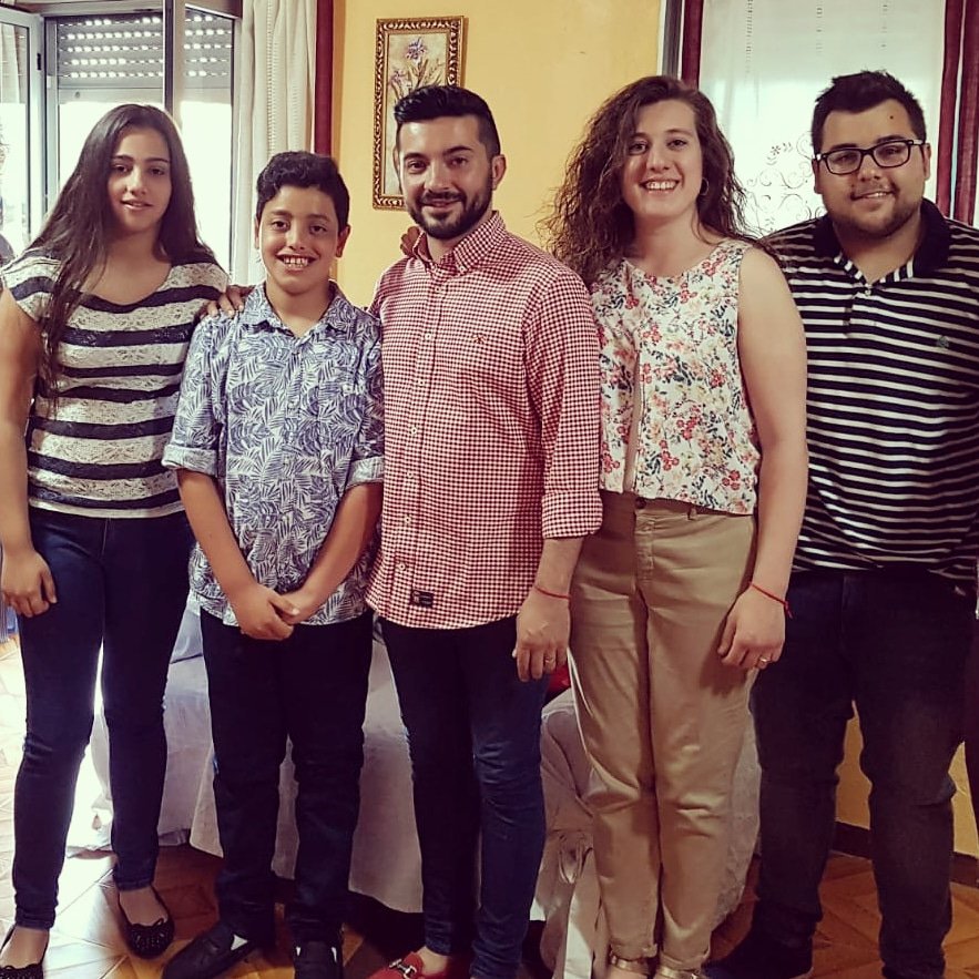 FallaEliptica's tweet photo. President infantil exercici 2019-2020, Ismael Samaa Sanz. Ha sigut un moment molt emocionant per a ell i per a la seua família. Segur que serà un any molt especial. Enhorabona de part de tota la comissió!
#FallaEliptica #FallesGND #TicaTica https://t.co/Xik1tlUERC