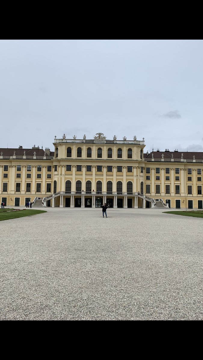 YCdris's tweet image. Hi my name is Dri! Welcome to my crib! ✌🏽#YCStudyAbroad2019