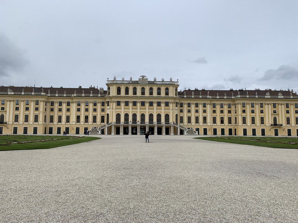 YCdris's tweet image. Hi my name is Dri! Welcome to my crib! ✌🏽#YCStudyAbroad2019
