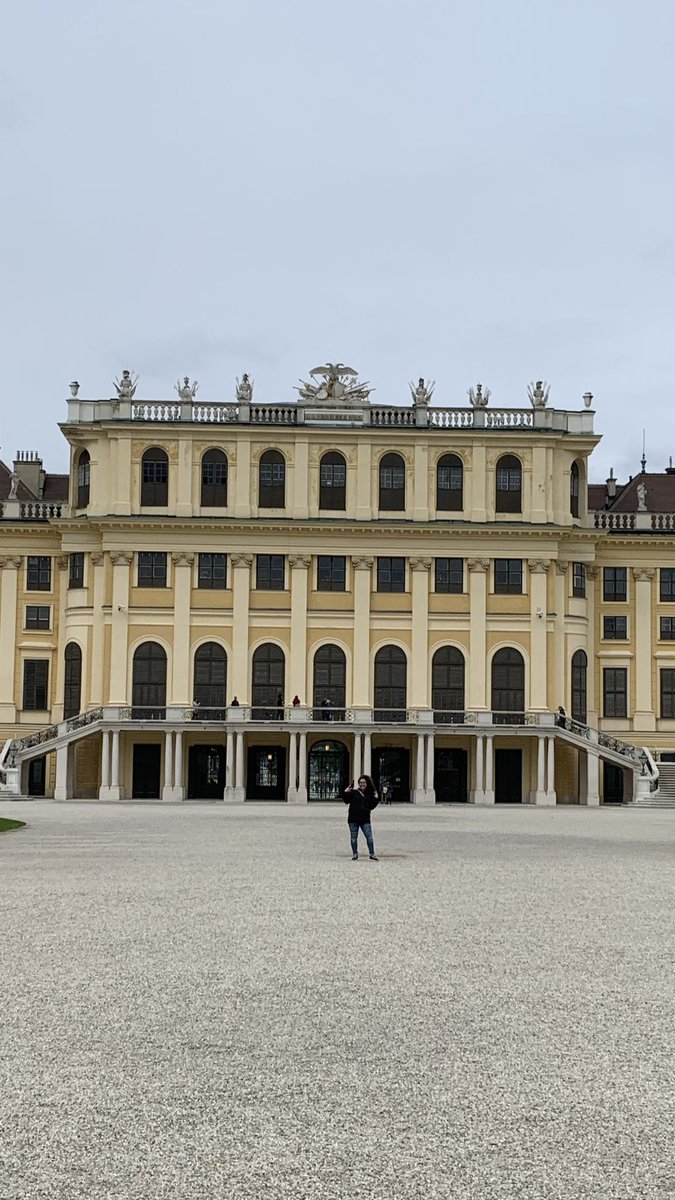 YCdris's tweet image. Hi my name is Dri! Welcome to my crib! ✌🏽#YCStudyAbroad2019