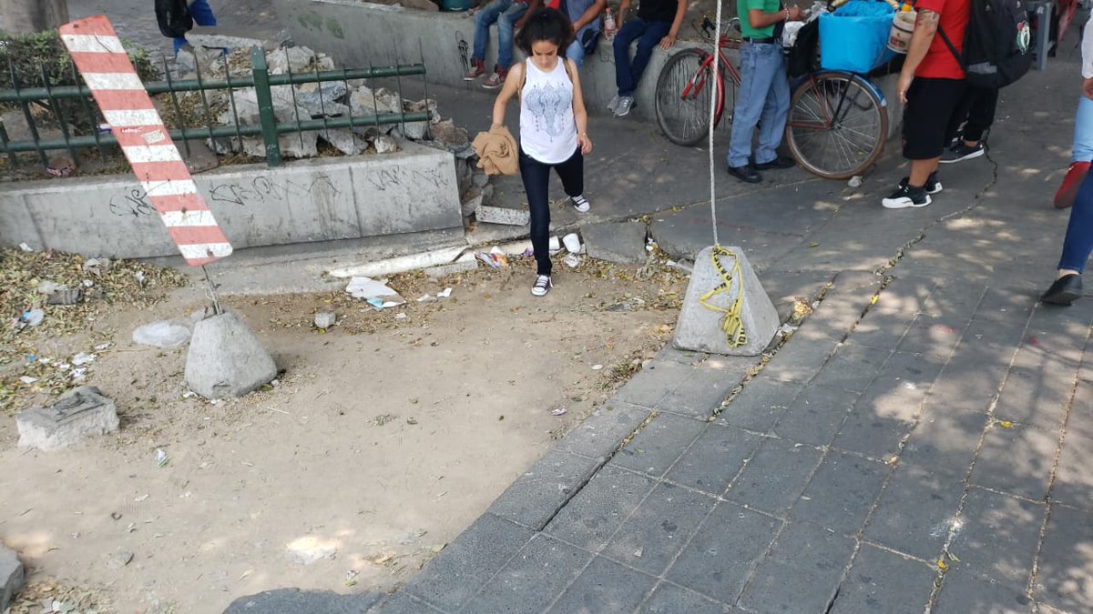 marcantony06's tweet photo. @MetroCDMX se abre la tierra en  eje 1 norte e insurgentes en la estación línea B. Del metro estación buenavista urge https://t.co/CPRtcI2PyN