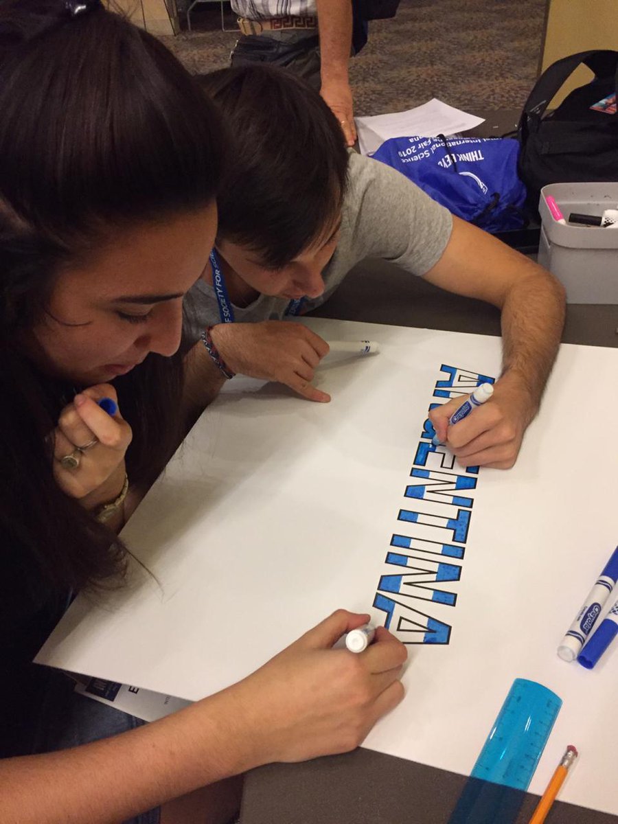 EducacionAR's tweet image. ¡Orgullo argentino! 🇦🇷 Estefanía y Francisco, de la Escuela Provincial de Educación Técnica N° 7 de #LaPampa, están participando de la Feria Internacional de Ciencia e Ingeniería en #EstadosUnidos, con su proyecto vinculado a la siembra de semillas autóctonas ¡Felicitaciones! 👏