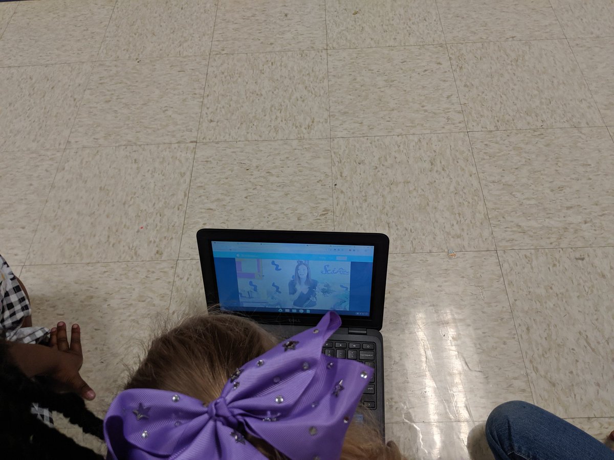 MrsDi_BES's tweet photo. Small groups learning together about plant parts using @genially_en
@1274Jillian @kjrvaldez @RoanokeRangers #unlockingITogether https://t.co/JVhNGV00RX