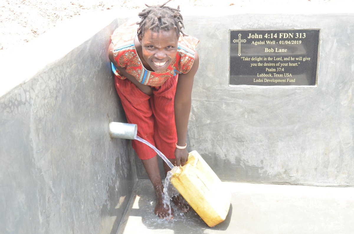 j414foundation's tweet photo. Well #313, called the Agoloi Well, is now complete and serving over 1300 PEOPLE who previously had to commute over 2.5 km to access their nearest water source. This well, built in honor of Bob Lane, serves two villages as well as a local primary school with 450 students. https://t.co/wCdcxYo2e2