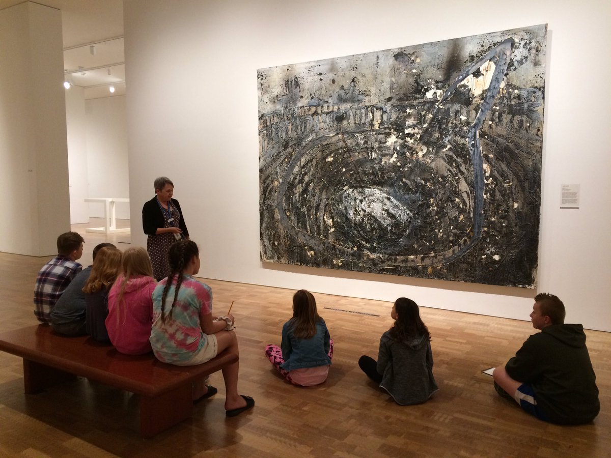 beth_engelel's tweet photo. PVES 5th graders at the Milwaukee Art Museum. Great day of writing and art! @PrViewSchool https://t.co/VJpI5qnZ0w