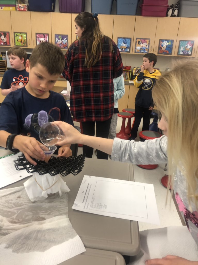 WCSDenrich's tweet photo. Third graders working collaboratively and communicating with their team to design a water filter. @KlemNorthStars @WCSDProud https://t.co/tYn39AnLlJ