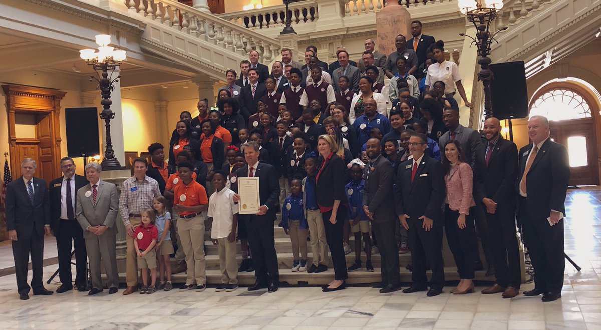 It’s National Charter Schools Week, and @GovKemp helped us celebrate by issuing a proclamation! Many thanks to the Governor and to all the students who joined us at the Capitol this afternoon! #NationalCharterSchoolsWeek #GACharters