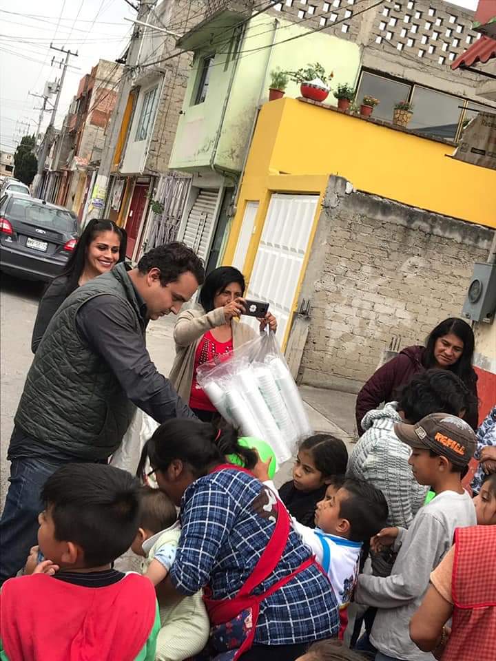 RedJPTol's tweet photo. Un gusto para la juventud Popular Toluca poder regalar sonrisas a la niñez toluqueña, junto con la CNOP Toluca en compañía de el maestro @JesusDiazYanez9  pudieron compartir una tarde agradable con nuestros amigos de la cruz comalco.
#SomosJP #JPToluca #DejandoHuellaJP https://t.co/AnxPlAmpel