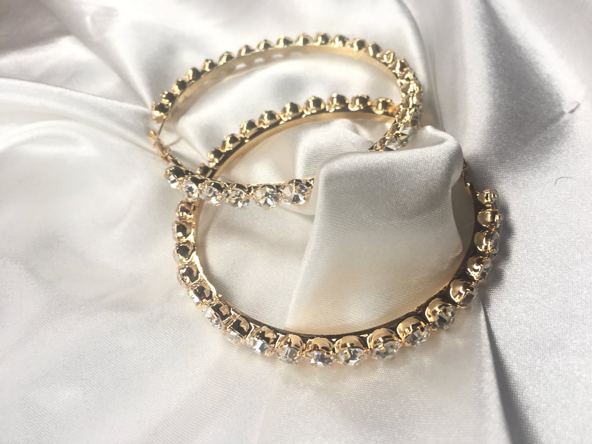 Hi ladies, have got this beautiful long lasting Rhinestone hoop earrings in store Price: 2000Gold Available for immediate delivery/pick up.Please send a Dm to order Kindly help rt when you see this in your TL #dvirginias  #Cersei  #GameOfThrones8  #danaerys