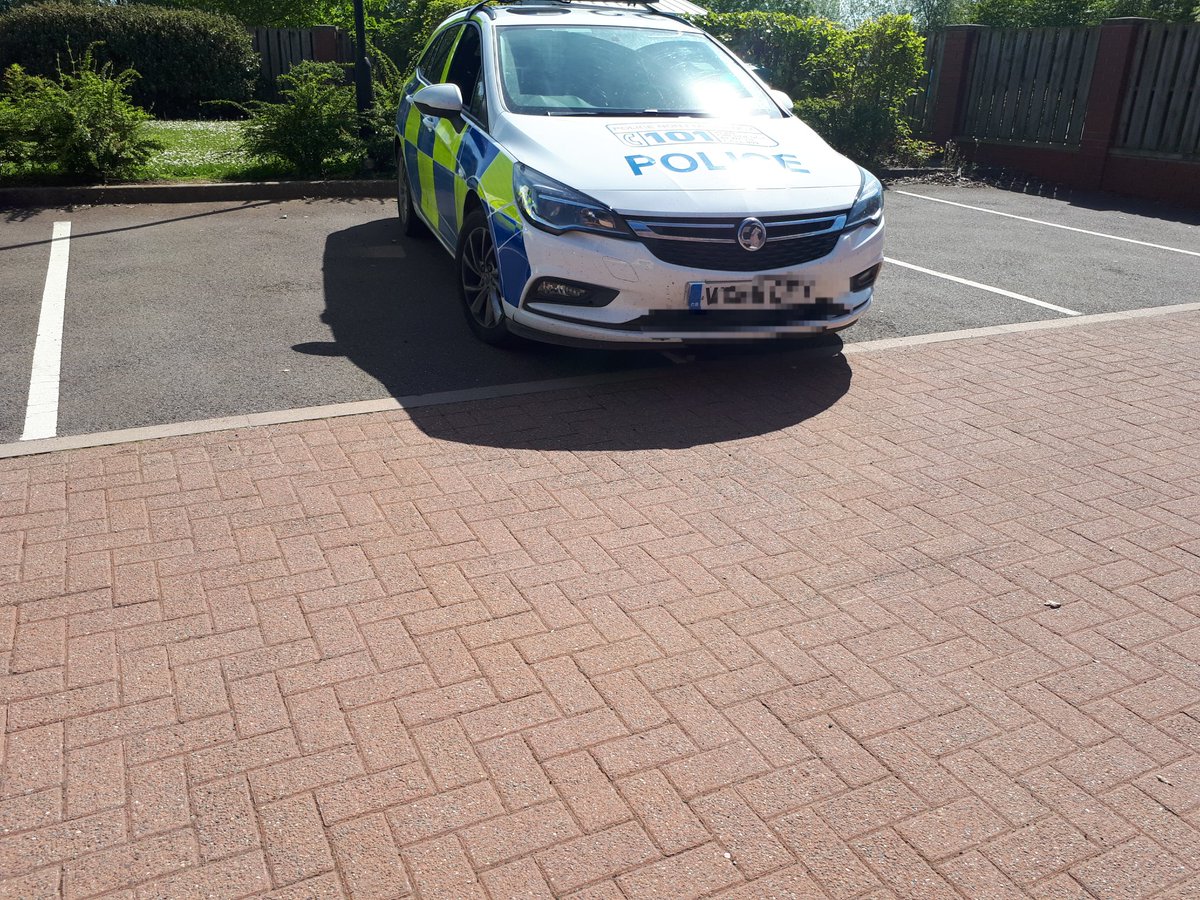 LeominsterCops's tweet photo. This station parking is unique #whatlines #mustofbeenbusting @UKCopHumour ....๐๐ https://t.co/NGqLA9MKFq
