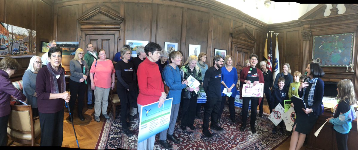 aliciafornewton's tweet photo. With @NewtonMAMayor @MothersOutFront #NewtonMA @NwtConservators @SafeRoutes_MA @newtonsaferoutes @greendecadenewt @AndreaeDowns @nathanpboston celebrating #RachelCarsonsBirthday (a little early) #uselessgreentherest https://t.co/or9OcSdTDL