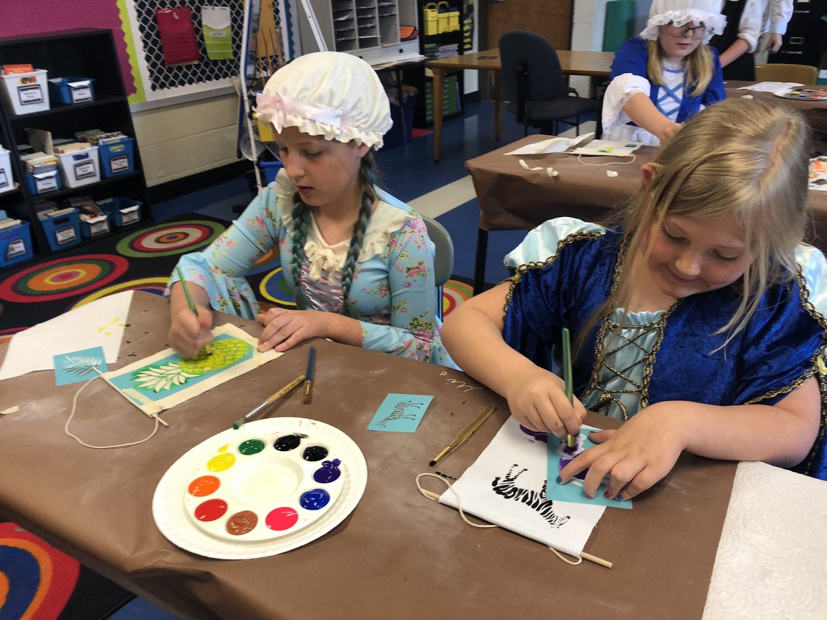 MrsStubanas's tweet photo. Spent the afternoon playing games, tin punching, and stenciling! Thanks to all the volunteers who helped! @FawnArea #fawnarearocks https://t.co/T38Hz49gBI