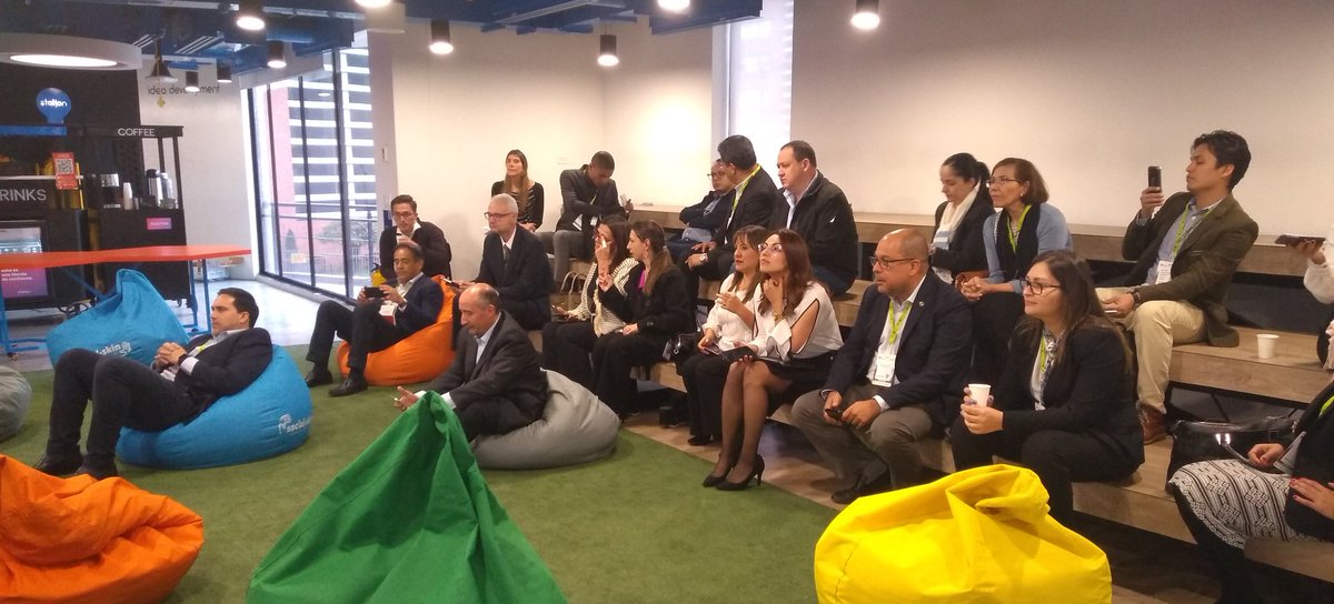 CAMACOLBOGOTA's tweet photo. #GrupoBolívar presenta las herramientas de innovación de Domo i y los procesos de transformación digital al Grupo de expertos en competitividad subnacional. #GTECS en Colombia.
#Startups @Davivienda https://t.co/28uhn88ONp