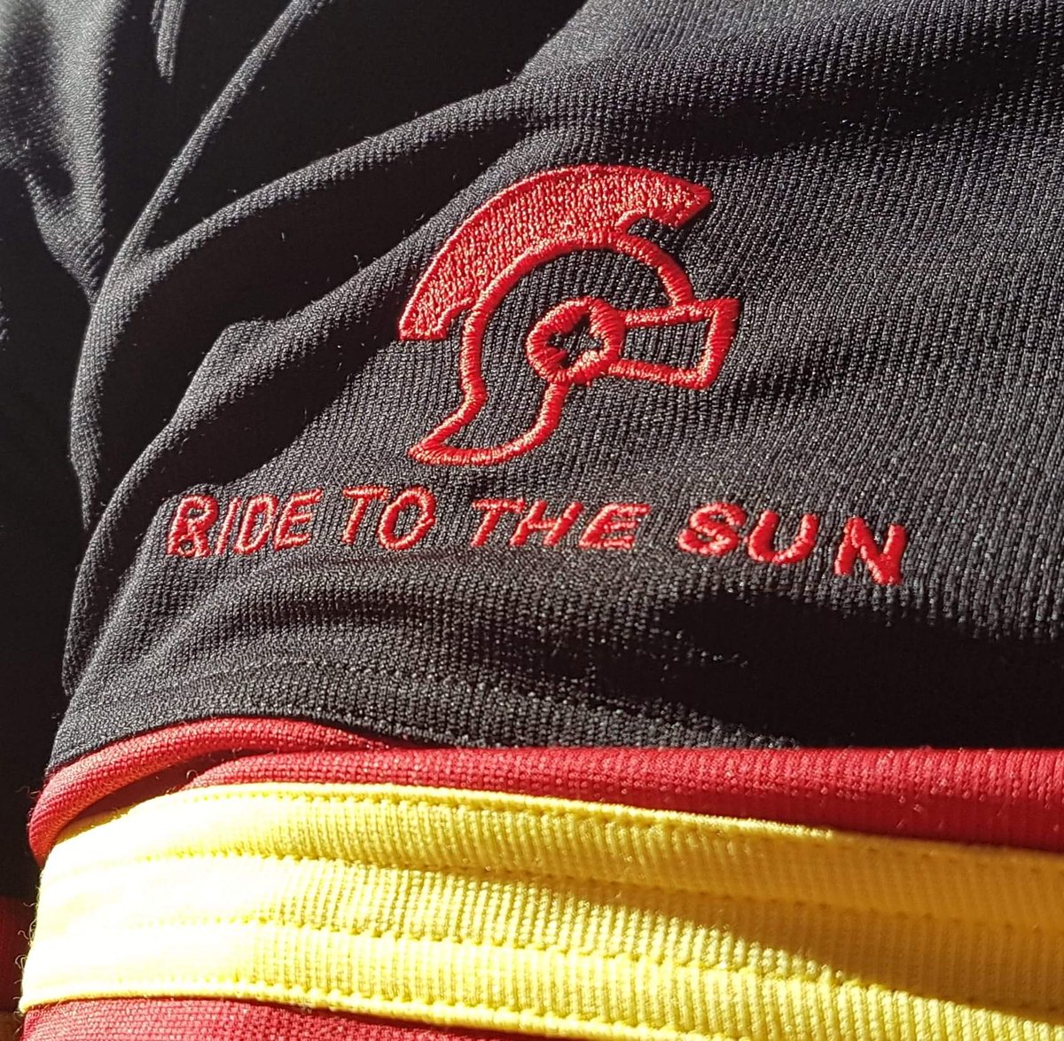 **Torm Jersey Giveaway**
Follow us, follow @tormcyling and RT this post. Winner of embroidered RttS top chosen at random at the weekend. Check them out:  spcycles.com/torm/Ride-to-t… 
Perfect colours to match a Cramond sunrise and sunset - great photo Darren Richards 👍