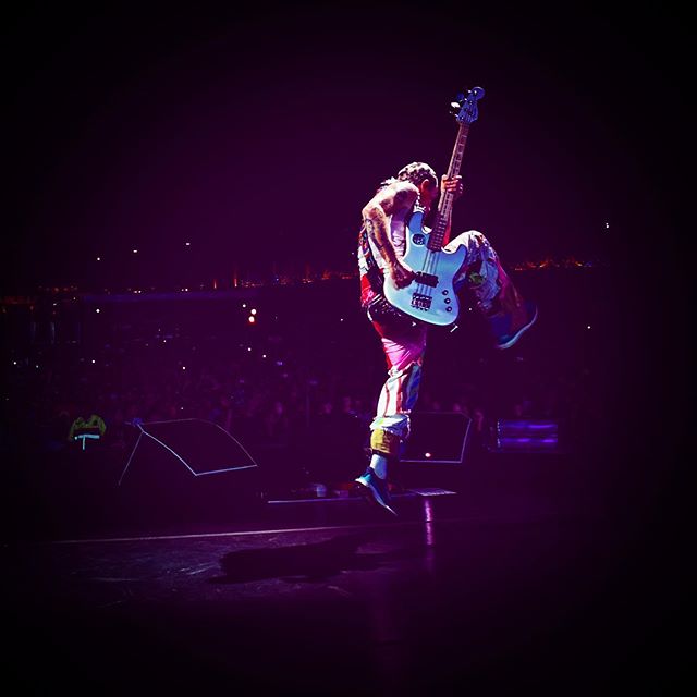ChiliPeppers's tweet photo. 🧞‍♂️ @flea333

https://t.co/Id4eXr8SXT https://t.co/3De0YQzwsN
