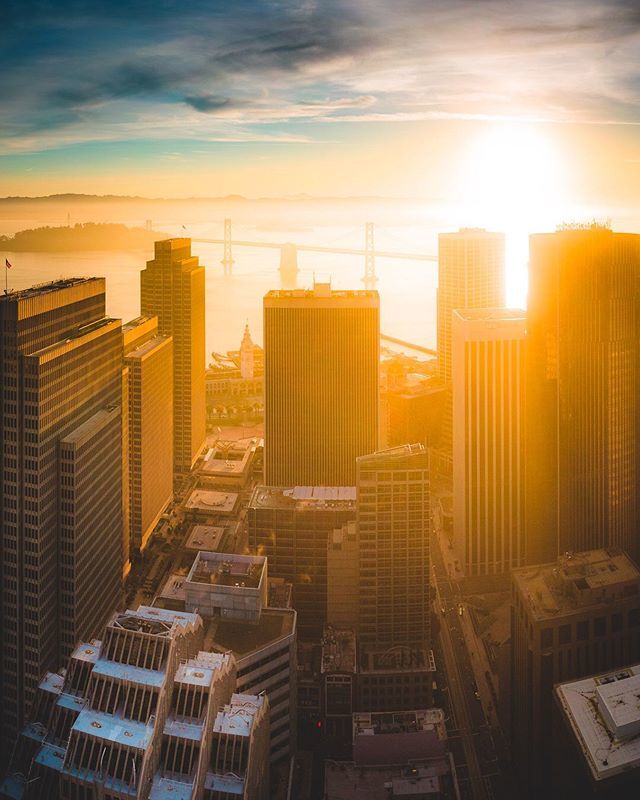 StreetsWin's tweet photo. Torres de la Mañana
🌇
🌇🌇
🌇🌇🌇
#streetswin #sfbay #sunrise🌅 #usaprimeshot #streetsvision #streets_vision5k #trf053 #natgeoyourshot #igshotz #passionpassport #globalcapture #earth_shotz #citygrammers #streetsofsf #urbanromantix #citykillerz #droneofficials #ourmoodydays #gr… https://t.co/GoYBT3VMBe