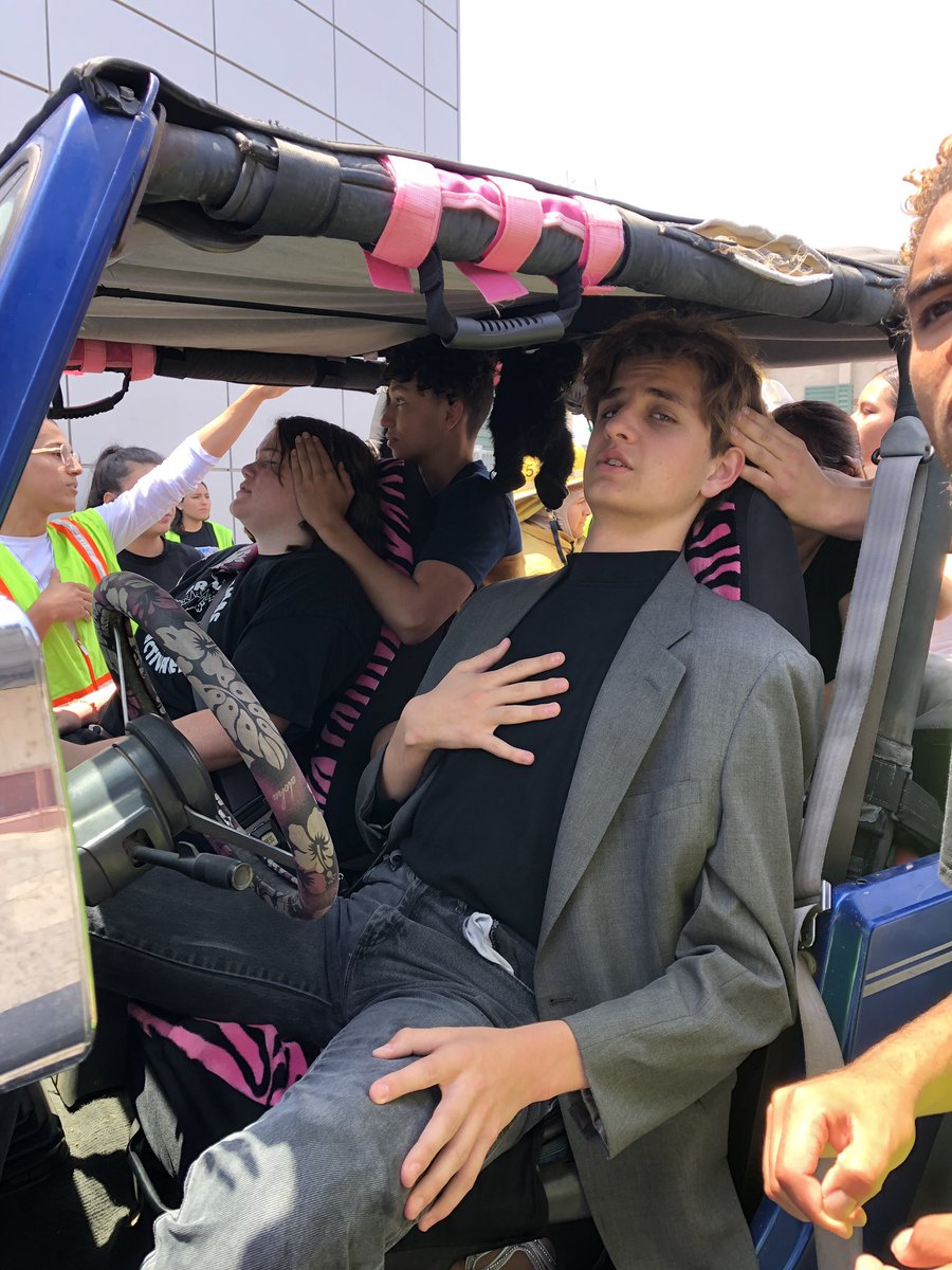 gthstellsher's tweet photo. EMR classes demonstrating a simulated vehicle crash. Students assess the scene and decide what actions they must take. @GrandTerraceHS @MChavez61 @CRYROP @GTHSGraphics @donnarobinsonc1 @JerryAlmendarez  @cryropsuper https://t.co/tjJgfI3syZ