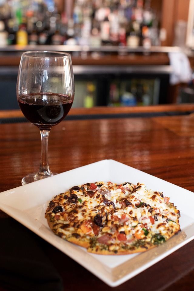 Zannottis's tweet photo. This weeks special is 😍

Get 10% off when you order the mediterranean pizza paired with our Joel Gott https://t.co/PeSTrxfTAh