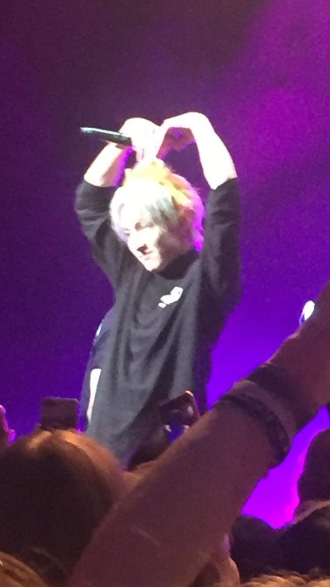 SunnieLeslie's tweet photo. Best night ✨ #SF9inLondon https://t.co/N8K3gIfALm
