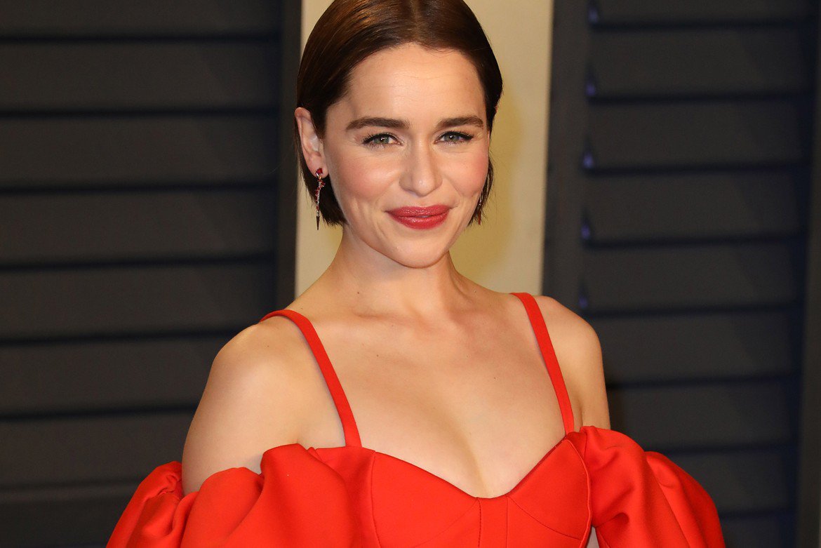 FlpFigueroa's tweet photo. El poema de hoy se titula: Emilia Clarke (Daenerys para los #GOTLovers) https://t.co/I2nNHWAvLl