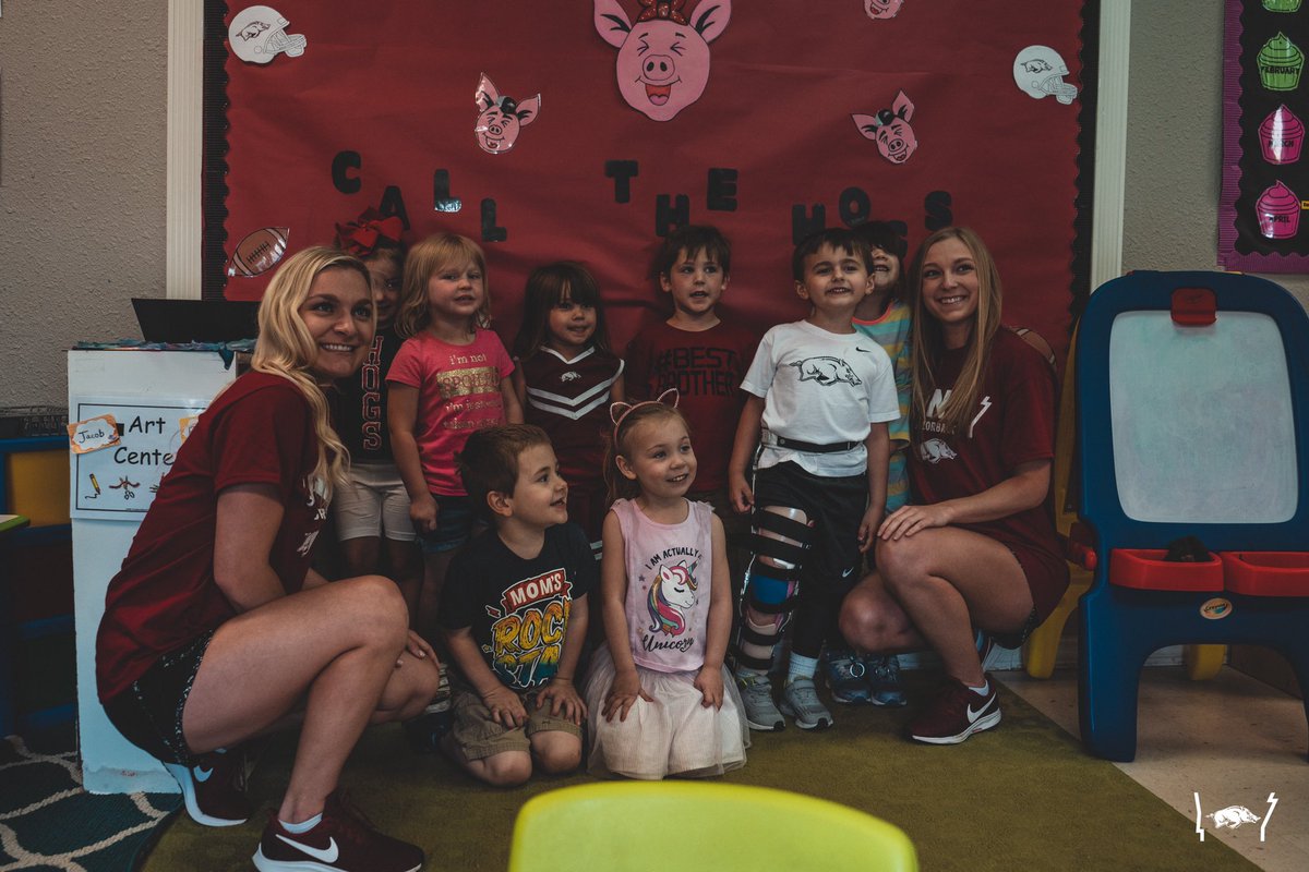 ArkRazorbacks's tweet photo. One Razorback Road Show is a GO 🐗

Our first stop in Mountain Home at Kidspiration Pediatric Therapy Services was FILLED with fun. ❤️

#UNITEasOneRazorback https://t.co/dcE0A1ywU9