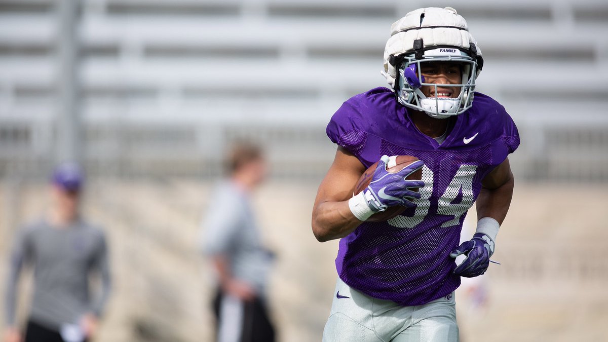 NFLDraft_2020's tweet image. 2020 NFL Top Seniors: RB
16 Cameron Scarlett STANFORD
15 James Gilbert KANSAS STATE
14 James Robinson ILLINOIS STATE
13 Adrian Killins Jr. UCF