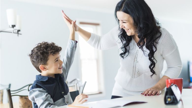 everymum_ie's tweet image. We all know that praise and encouragement is important for children as they grow up, but is there a right and wrong way to do it?   #parenting #psychology buff.ly/2W8GWVC