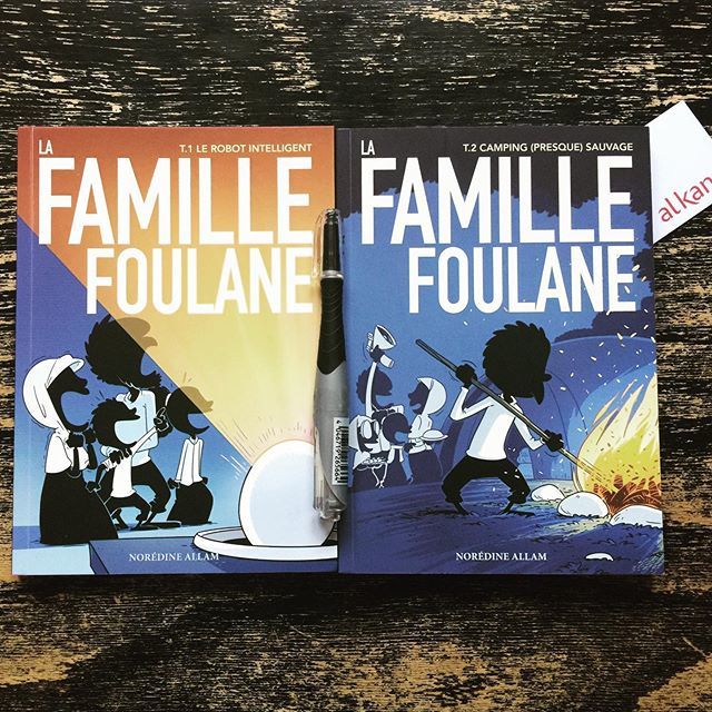 Alkanz's tweet photo. Double nouveauté chez #BDouin éditions :
1- le format du roman pour enfants La Famille Foulane a été revu. Il est plus grand (format A5 contre un format poche précédemment)
2- le tome 2 est (déjà) disponible. 
Il semblerait que celles et ceux qui ont lu … https://t.co/UsLOG1Tkau https://t.co/crgTegfmm8