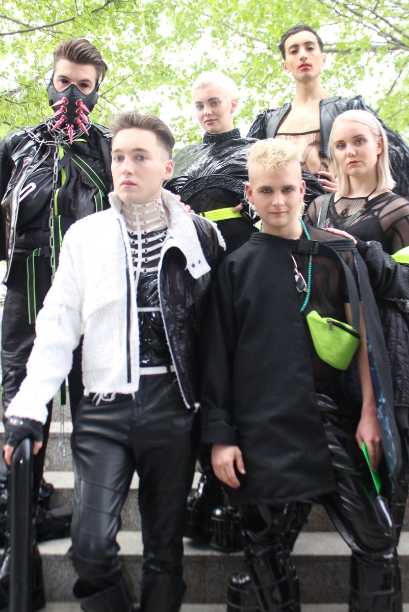 Yolanda_Cal_'s tweet photo. Aquí os dejo una foto de Hatari de Islandia a su paso por Madrid #EuroSemi1 #Eurovision https://t.co/RzfI1ZLfTw