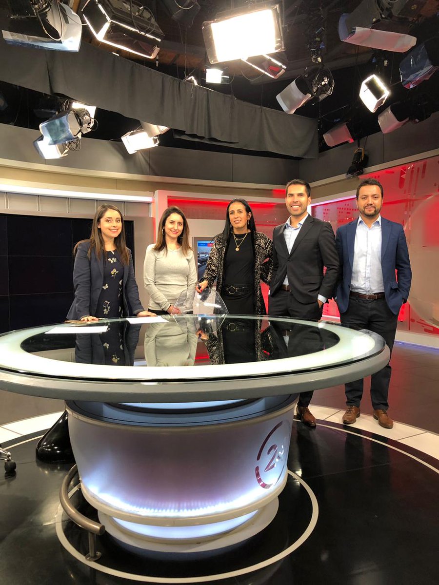 udeconcepcion's tweet photo. #CentenarioUdeC: Los periodistas de @24HorasTVN y ex estudiantes de @periodismoudec, encabezados por su Directora de Prensa, Marcela Abusleme, saludan a la Universidad en los #UdeC10Años https://t.co/XKRptMh9j8