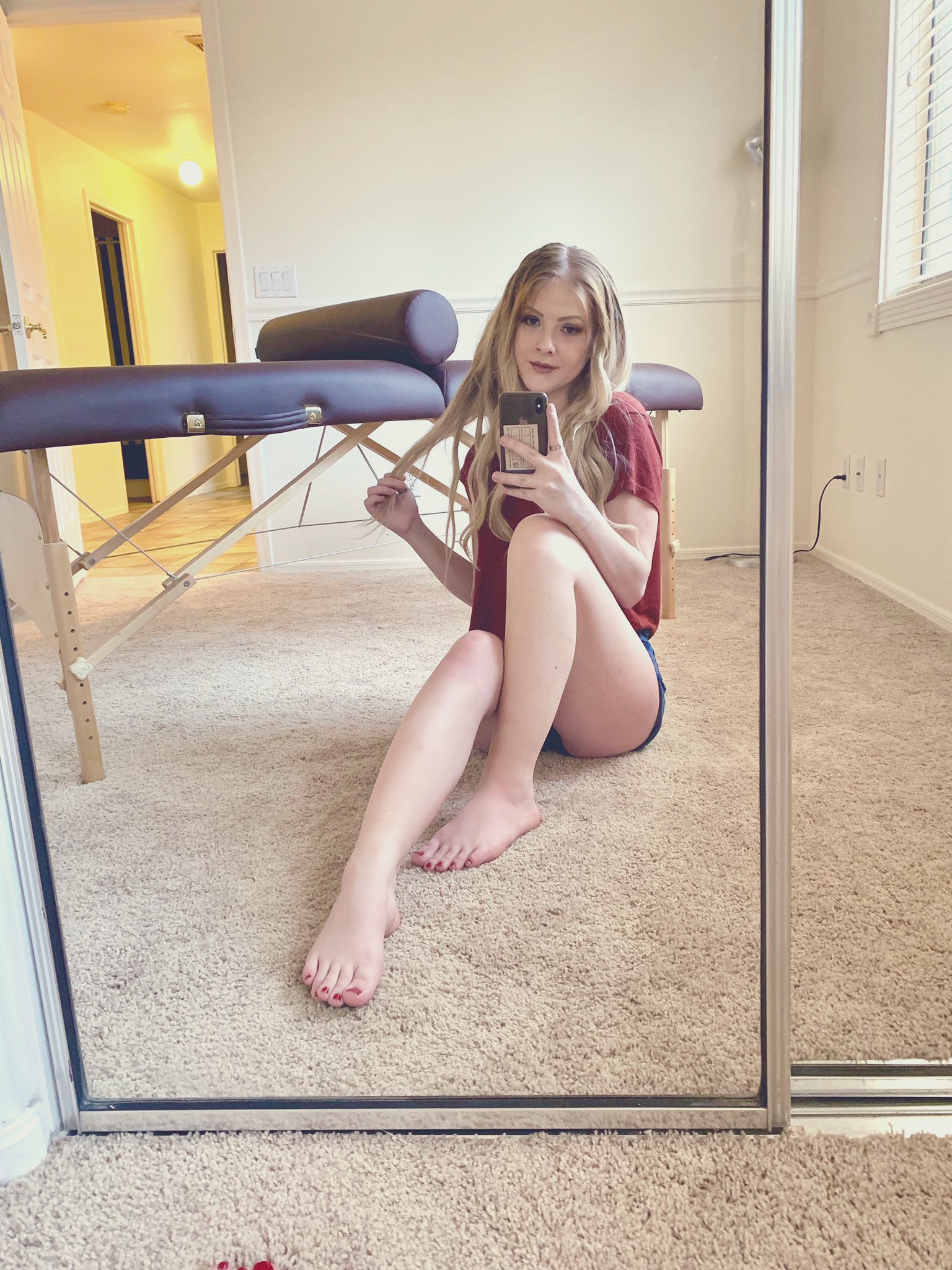 Shey Holmes on Twitter: "At the @xanas_palace #FootBnB getting ready to