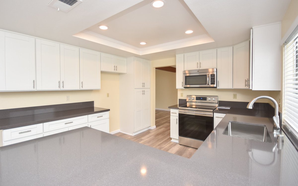 CPMTEAM's tweet image. 🚗 Near the @ForumCarlsbad Lovely home for #rent with #remodeled #kitchen!! 4BR/2.5 BTH Want to call it #home ?! Give us a call at 760.434.7373 today!! cpmteam.com/property-listi…