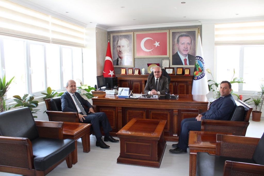 Şube Müdürümüz Sayın Hasan KURŞUN ile birlikte Belediye Başkanımız Sayın Kadir HEYBELİ’yi makamında ziyaret edip okul bahçelerimizde yapılacak çalışmaları istişare ettik.