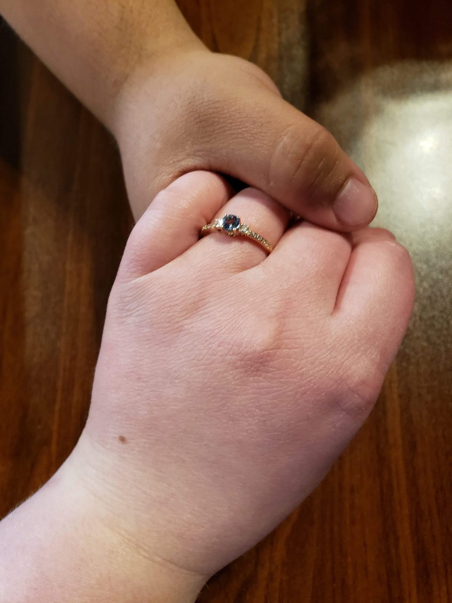 Lilygraceq's tweet photo. About 2 months ago I got engaged ❤️ https://t.co/e49kMNCfuN