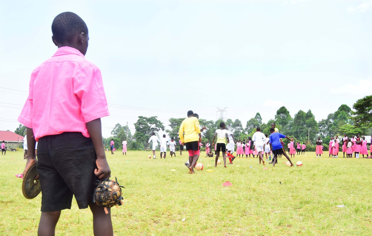SsenindeFound's tweet photo. Players at the Elite level are positioned to be inspirational role models, by getting connected to their fans and grassroot players. We can have the beautiful game grow. @jeansseninde @USPAmedia @OfficialFUFA @kayangella 
#CreatingForWomen
#WomenFootball https://t.co/xIXi5QkWol