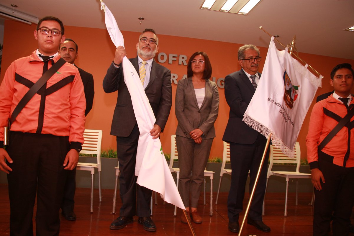 sarteaga4's tweet photo. Les deseo el mejor de los éxitos a nuestros alumnos del @IxmiCecyteh, quienes fueron abanderados por nuestro Secretario de Educación Pública, Lic. @atilanorp para la Olimpiada Mexicana de Informática 2019.

¡Vamos por la de oro! https://t.co/XqcDQzNkP6