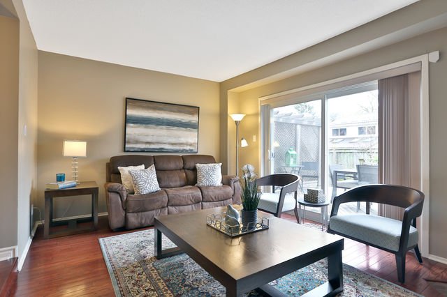 TaylorMadeRLP's tweet photo. New Listing! 2155 South Millway #47
#newlisting #erinmills #realestate #taylormadeteam https://t.co/Xgeyfmn0bP