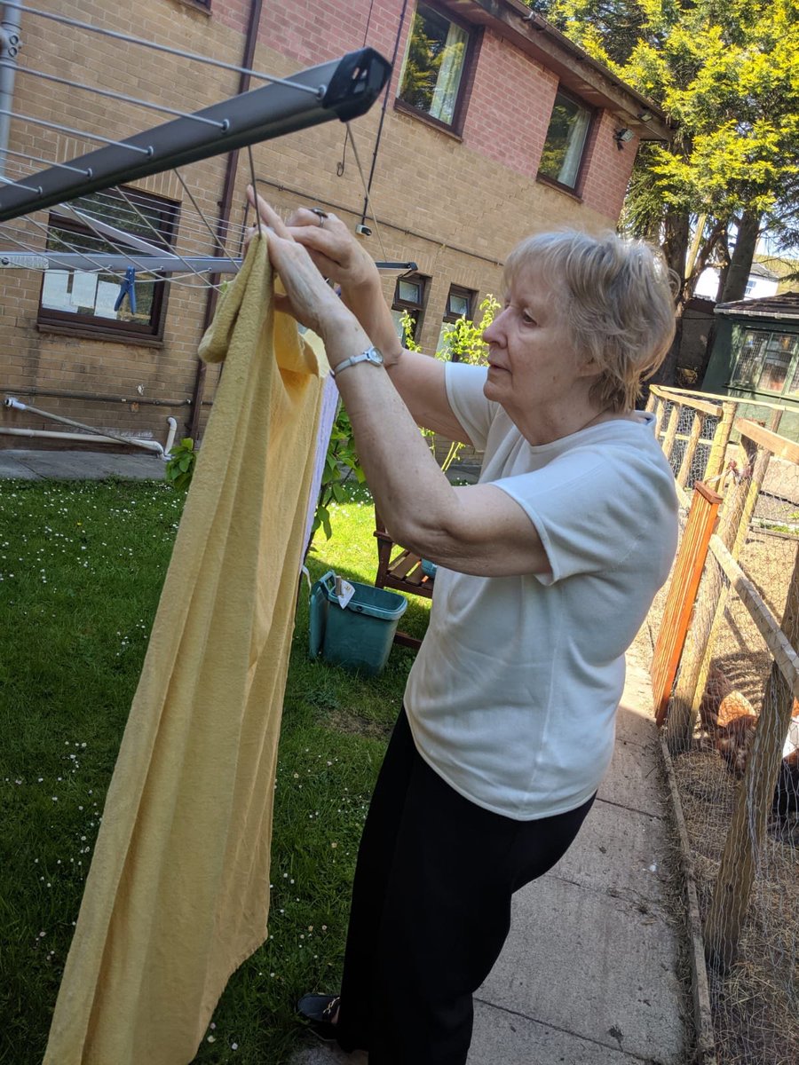 WoffingtonHouse's tweet photo. Whilst the weather is nice today it would have been rude not to #PegOut !! Thanks Wend #DailyChores #GoingGreen @BGEco_Education @FfrindIMi #MeaningfulOccupation https://t.co/bmPXKCFfBD