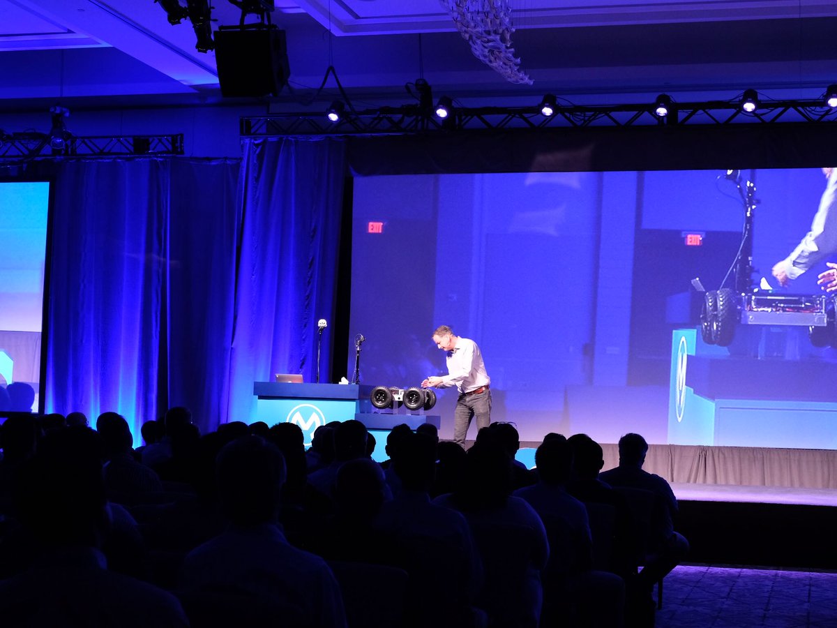 MuleSoft's tweet image. How cool is this? Our CTO @usarid presenting his Vision demo of Anypoint Platform — a glimpse into customer service in the future, all about #APIs &amp;amp; #IoT. Built on @Mapbox 🙌