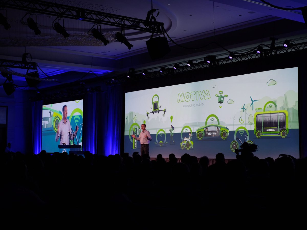 MuleSoft's tweet image. How cool is this? Our CTO @usarid presenting his Vision demo of Anypoint Platform — a glimpse into customer service in the future, all about #APIs &amp;amp; #IoT. Built on @Mapbox 🙌