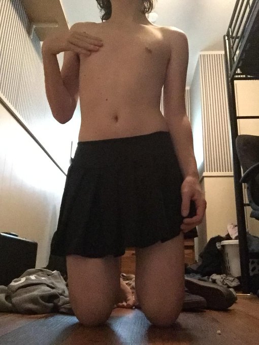 2 pic. Some ancient pics lol
#traps #femboy #gay https://t.co/3RTD8eE1Qx
