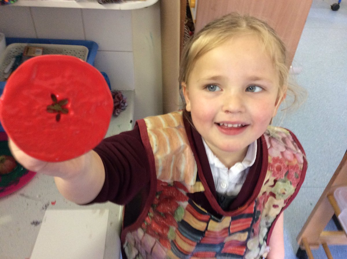 AllSaintsTraff's tweet image. Artists at work! Painting, apple printing and building 🎨🍎🍏🐛 #TransientArt #ApplePrinting #MotorSkillsDevelopment