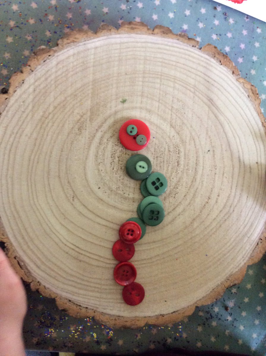 AllSaintsTraff's tweet image. Artists at work! Painting, apple printing and building 🎨🍎🍏🐛 #TransientArt #ApplePrinting #MotorSkillsDevelopment