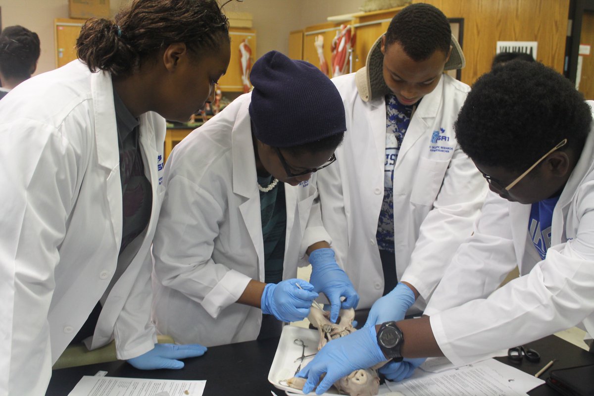 Sr1Info's tweet photo. 🗣️Calling all future nurses, doctors, engineers, and scientists attending #CallawayHS and #MurrahHS . Join SR1 for a summer camp experience like no other! The FREE 5-week camp explores the world of STEM. Slots are limited so call SR1 TODAY at 601-206-4544! #SR1 @JPSDistrict https://t.co/DHi8kMSlHq