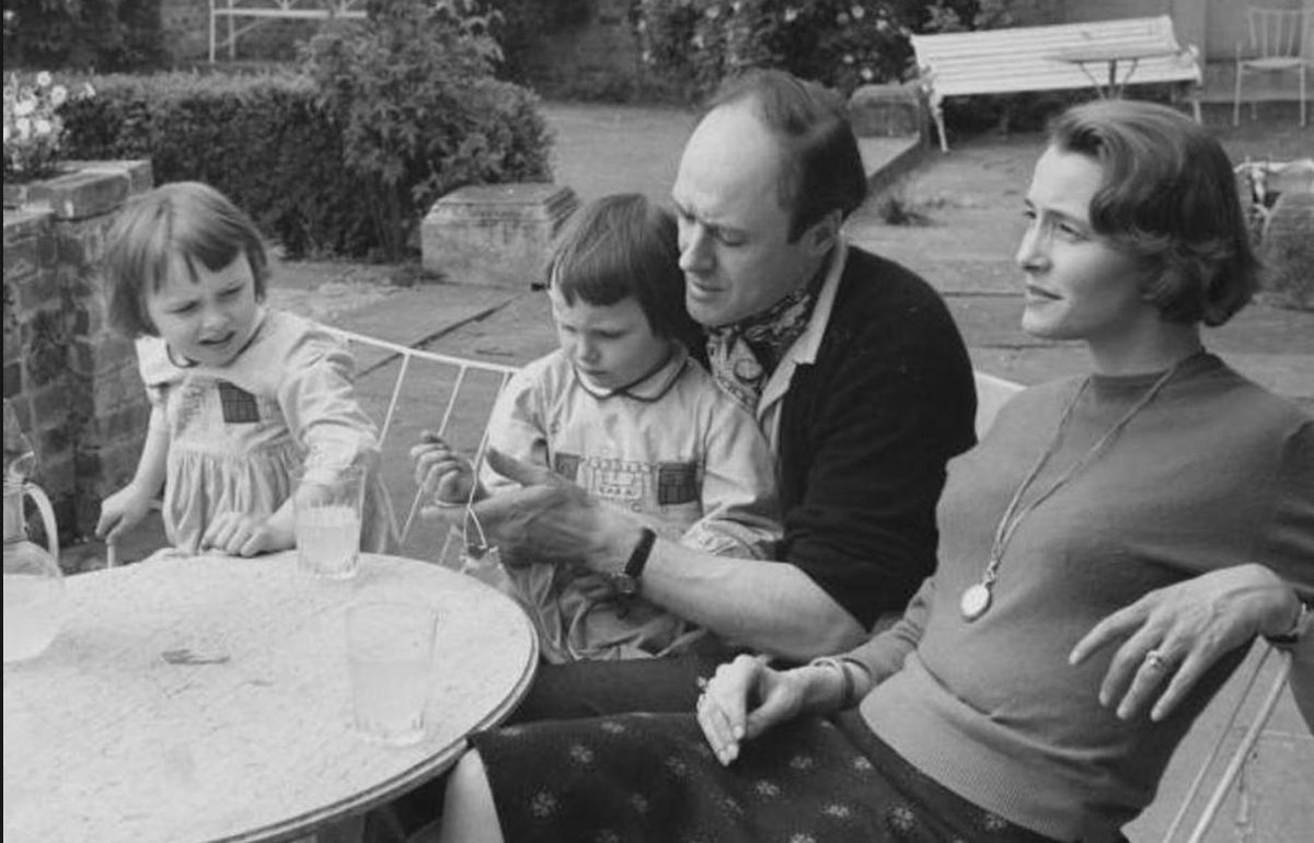 2/ Roald Dahl with his beloved daughter, Olivia, who died, aged 7, from measles. He wrote:“'Are you feeling all right?' I asked her. 'I feel all sleepy,' she said. In an hour, she was unconscious. In twelve hours she was dead."