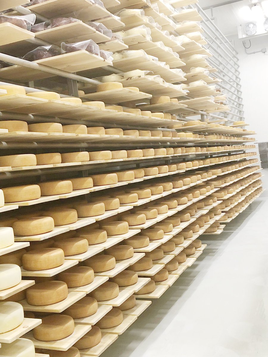jennyglenney's tweet photo. Finished the #ECFWA19 at @stonetowncheese in St. Mary’s, Ontario. The free samples were worth the wait. https://t.co/4a9c8D5ugK