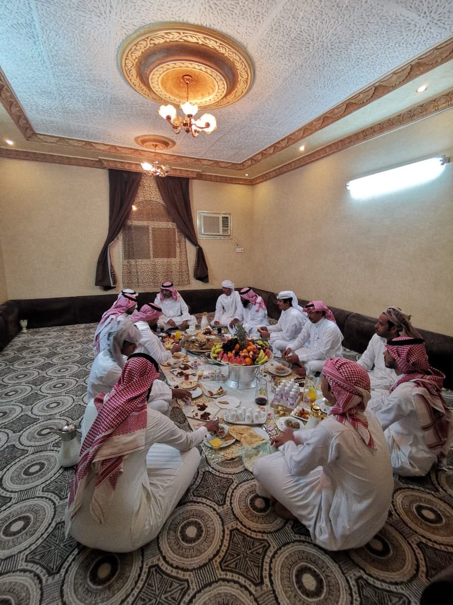 aljunbh1's tweet photo. أقام الأستاذ / حمود بن محمد بن مذكر الجنيبي البقمي مأدبة إفطار على شرف ضيوفه من قبيلة الجنبة من الإمارات الشقيقة الشيخ / سعيد بن ياسر الجنيبي والشيخ / ناصر بن ياسر الجنيبي وأبنائه مسفر وهزاع وذلك في منزله في بمحافظة تربة .. https://t.co/aZPcFqwauf